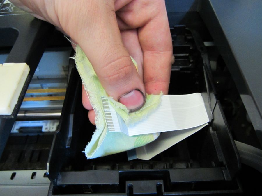 Видалення залишків рідини з корпусу принтера