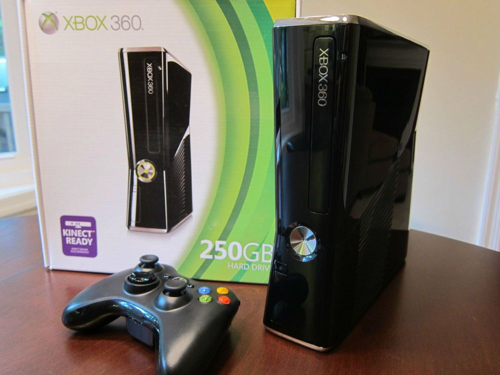 Xbox 360 Slim з коробкою і джойстиком
