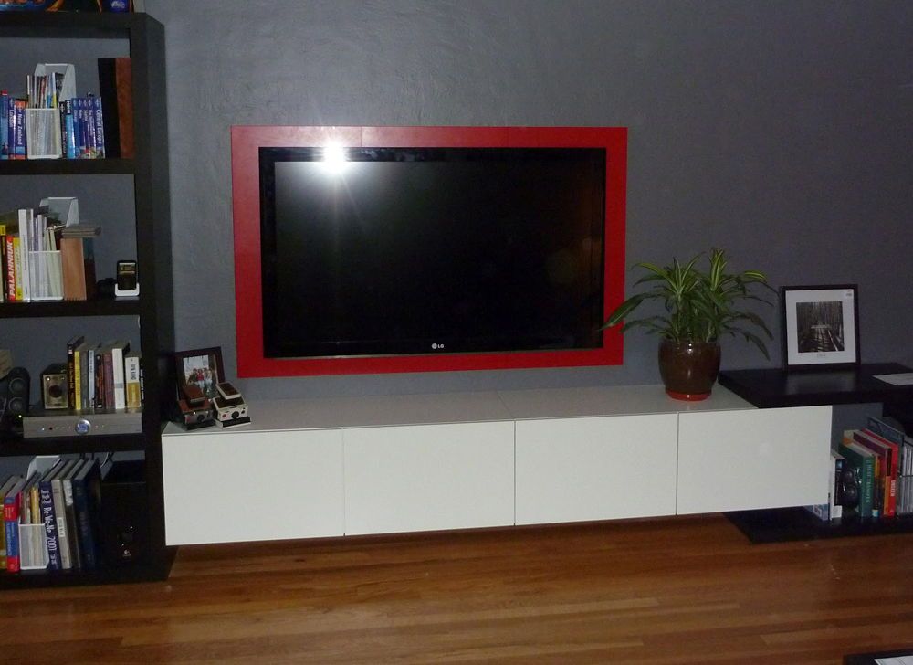 Телевізор в стіні