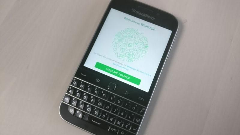 Ілюстрація на тему Як використовувати WhatsApp на смартфонах Blackberry: що потрібно знати