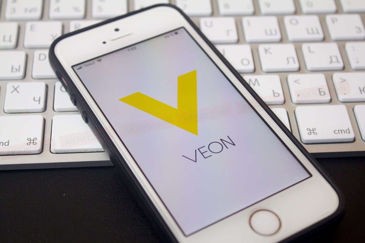 Логотип Veon на екрані смартфона