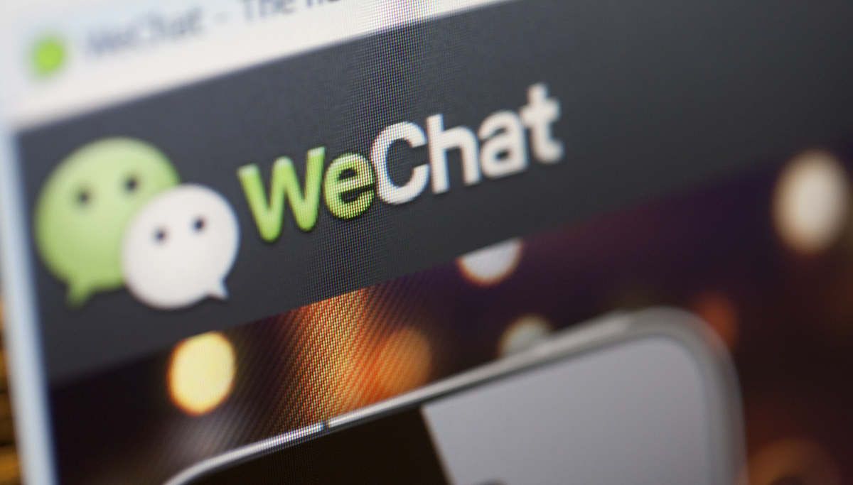 Логотип WeChat на екрані