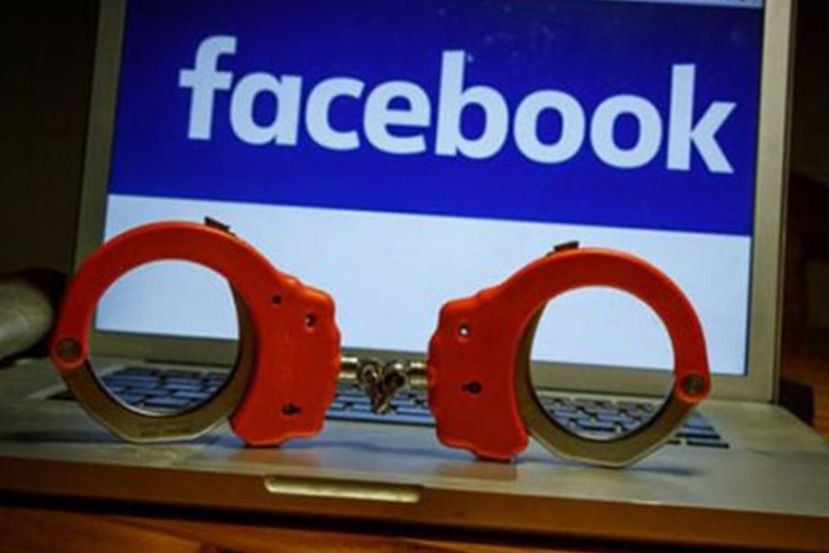 Ілюстрація на тему Як розблокувати одного в Фейсбук з комп' /></p><h2>Як заблокувати користувача</h2><p>Зробити блокування будь-якого учасника соціальної мережі Фейсбук можна не тільки з комп’ютера, але також і з мобільного пристрою.</p><h3>Через комп’ютер</h3><p>Для того, щоб здійснити блокування користувача за допомогою персонального комп’ютера існує 2 шляхи; потрібно зробити наступне:</p><ul><li>Зайти в ФБ і відкрити сторінку потрібного користувача.</li><li>Клікнути на три точки біля кнопки &laquo;Повідомлення&raquo;, вгорі праворуч.</li><li>Вибрати графу &laquo;Заблокувати&raquo;.</li><li>Далі з’явиться попереджувала повідомлення з описом того, що не зможе робити заблокований на вашій особистій сторінці. Інформацію потрібно уважно прочитати.</li><li>Після натиснути кнопку &laquo;Підтвердити&raquo; і далі &laquo;Ок&raquo;.</li></ul><p>Потім з’явиться пункт налаштувань, де можна блокувати сторінки, а також повідомлення і інше. Щоб в нього увійти самостійно і зробити блокування, потрібно:</p><ul><li>Натиснути на трикутний значок біля іконки зі знаком питання.</li><li>Клікнути по розділу &laquo;Налаштування&raquo;.</li><li>Увійти в &laquo;Заблокувати&raquo;.</li></ul><p>Щоб провести які-небудь дії пов’язані з блокуванням, знадобиться тільки вставити ім’я людини в вказане поле.</p><p><noscript><img decoding=