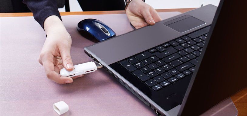 Роз' /></li><li>Видаліть, заново переустановите.</li></ol><p>ВАЖЛИВО. Для вирішення подібної проблеми доцільно дані, що зберігаються на флешці, зберегти на диску або іншому пристрої, щоб їх не втратити.</p><div style=