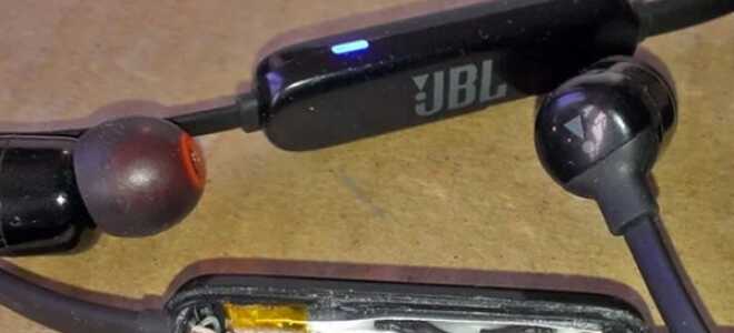 Чи не працює один навушник JBL